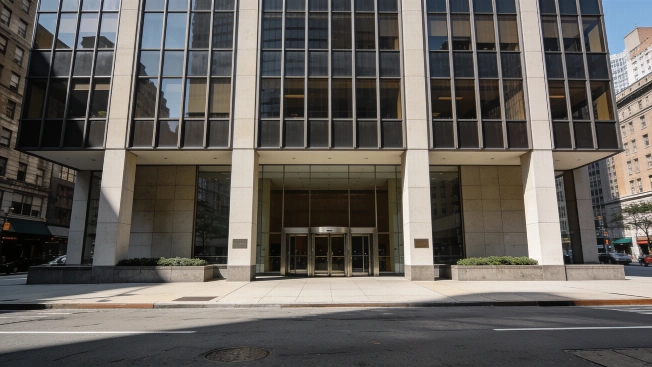 Manhattan Now Hosts Over 8% of All U.S. News Jobs FAYFO Media