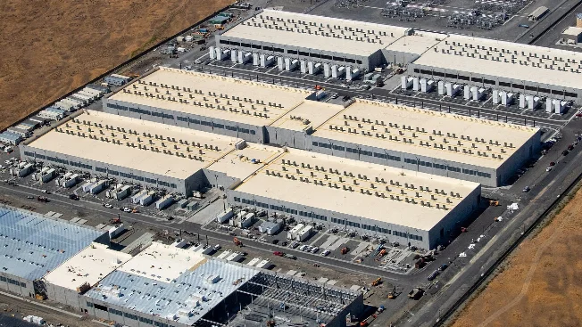 Maine’s Datacenter Freeze Signals a Turning Point for Tech Expansion FAYFO.com