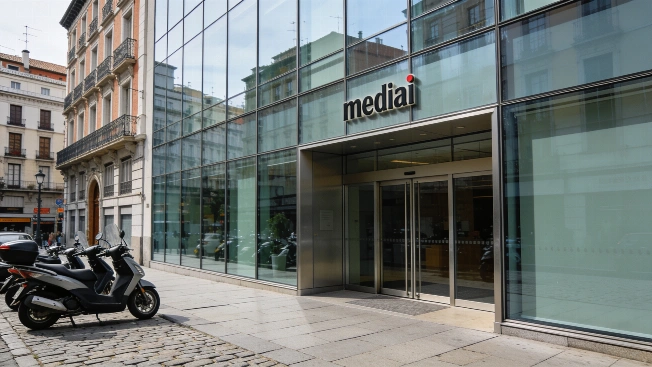 POLITICO Expands Into Spain With Madrid Playbook Editorial Team FAYFO.com